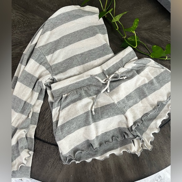 Stripped pajama set - Picture 2 of 5